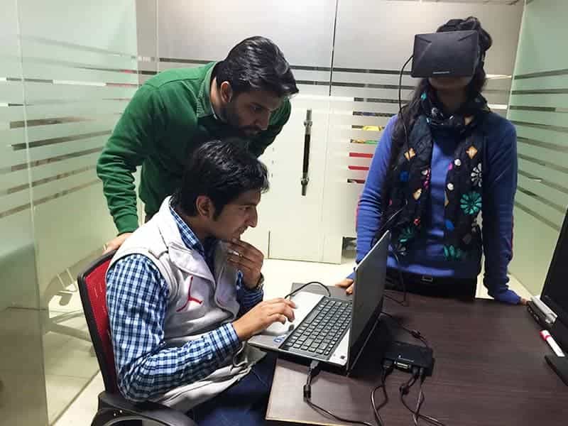 Aquevix dev team exploring the Oculus