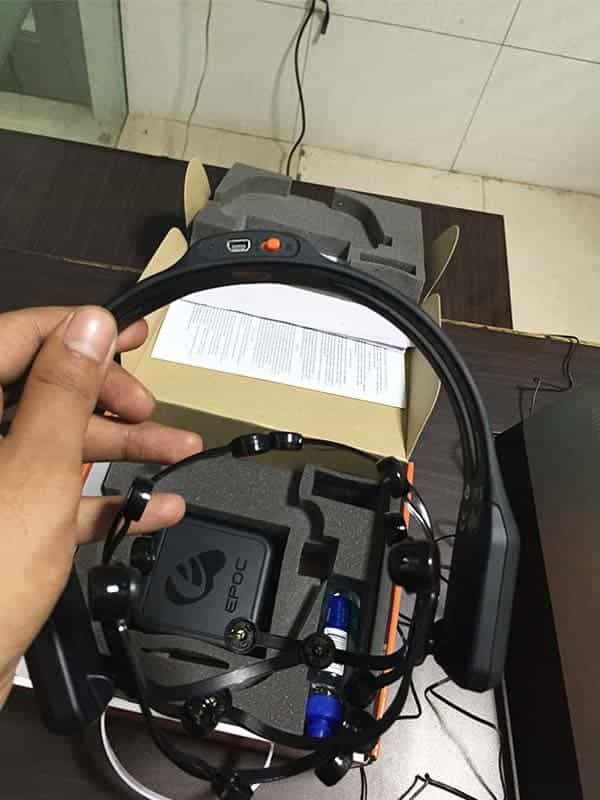The EPOC has 16 electrodes, is light and wireless
